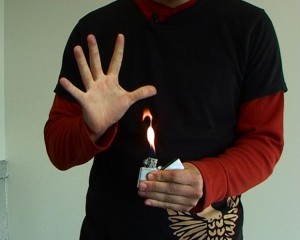 Zippo Trick 6 Große Flamme